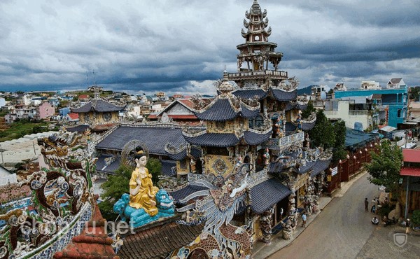 Буддийский храм в Далате Буддийский храм в Далате