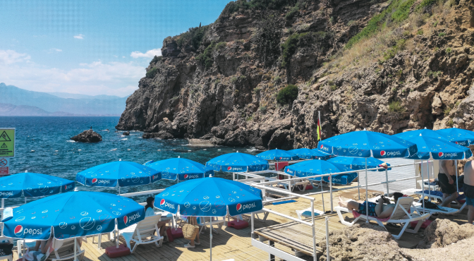 Пляж на деревянном помосте