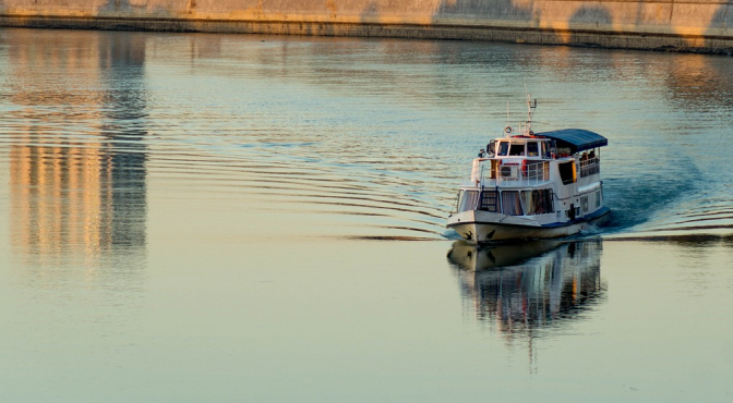 Речной трамвайчик в Дубае