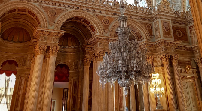 Дворец Долмабахче в Стамбуле